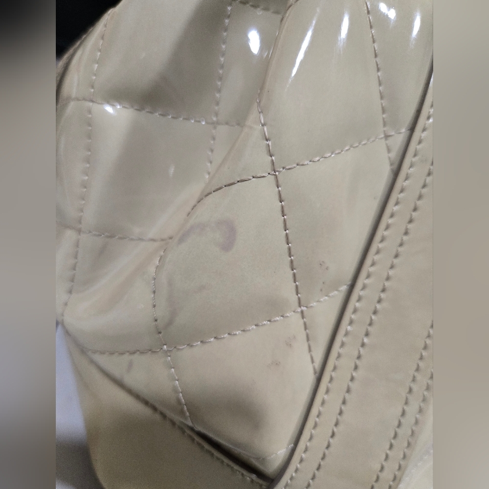 Burberry Beaton Elegant Beige Quilted Patent Tote - Picture 15 of 16
